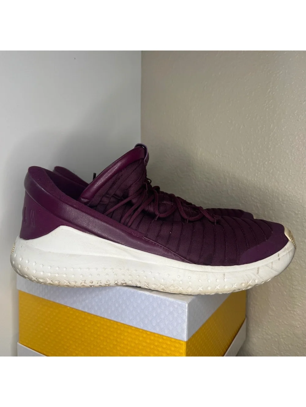 Jordan Jumpman Team II Burgundy White Men’s Size 13 Basketball Shoes 897998-637